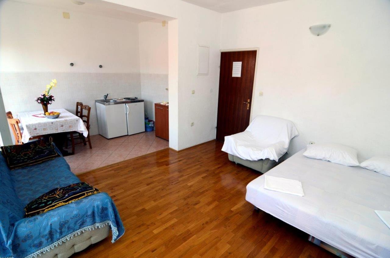 Apartments With A Parking Space Makarska - 12211 Exterior foto