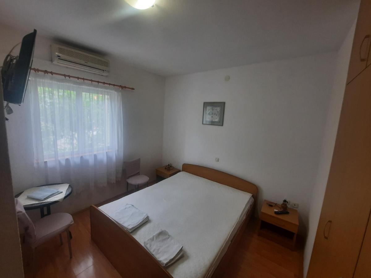 Apartments With A Parking Space Makarska - 12211 Exterior foto